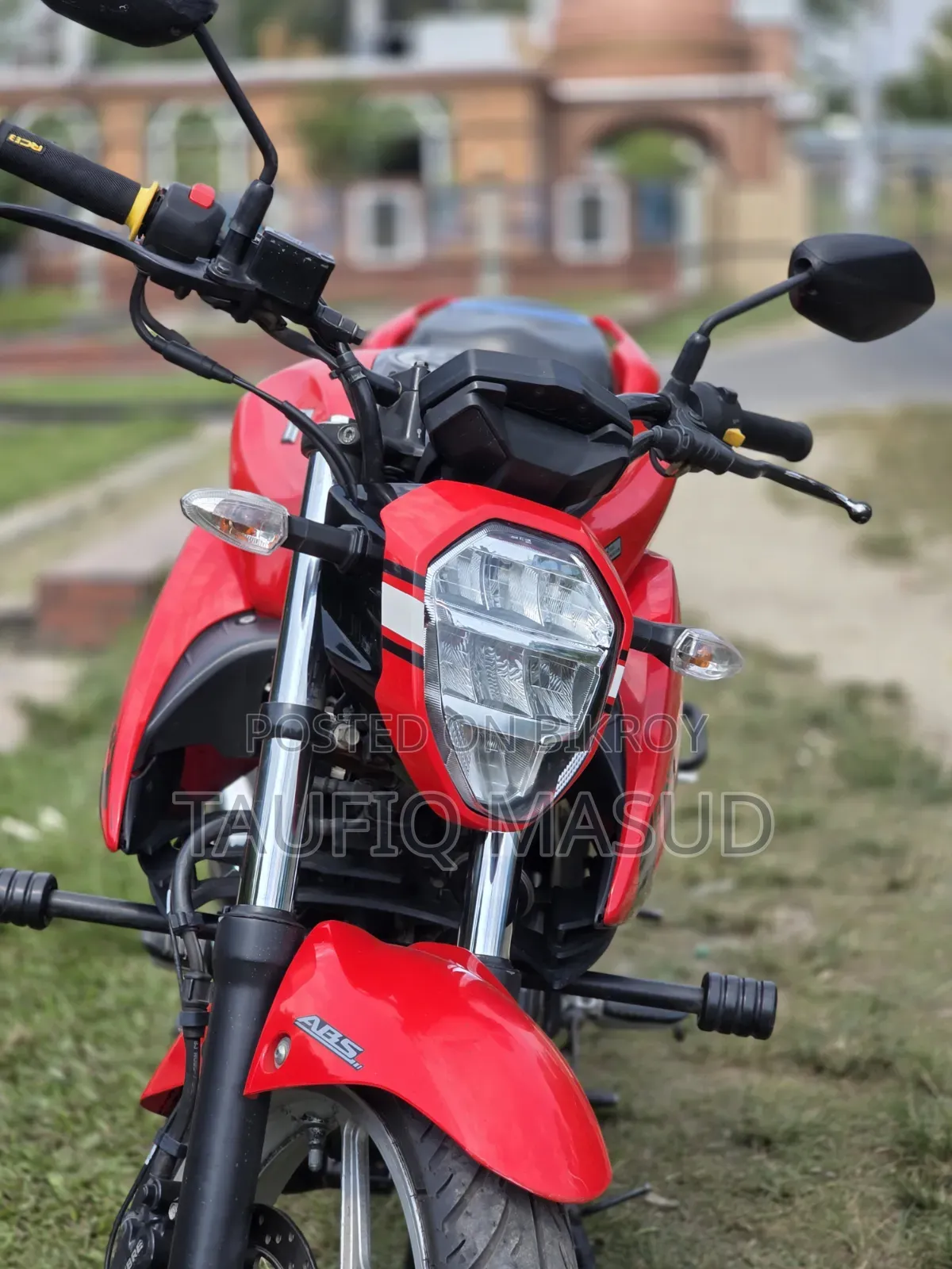 সুজুকি জিক্সার ২০২২ লাল
