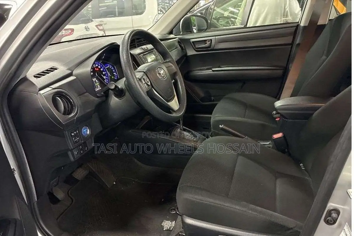 Toyota Axio 2021 Silver
