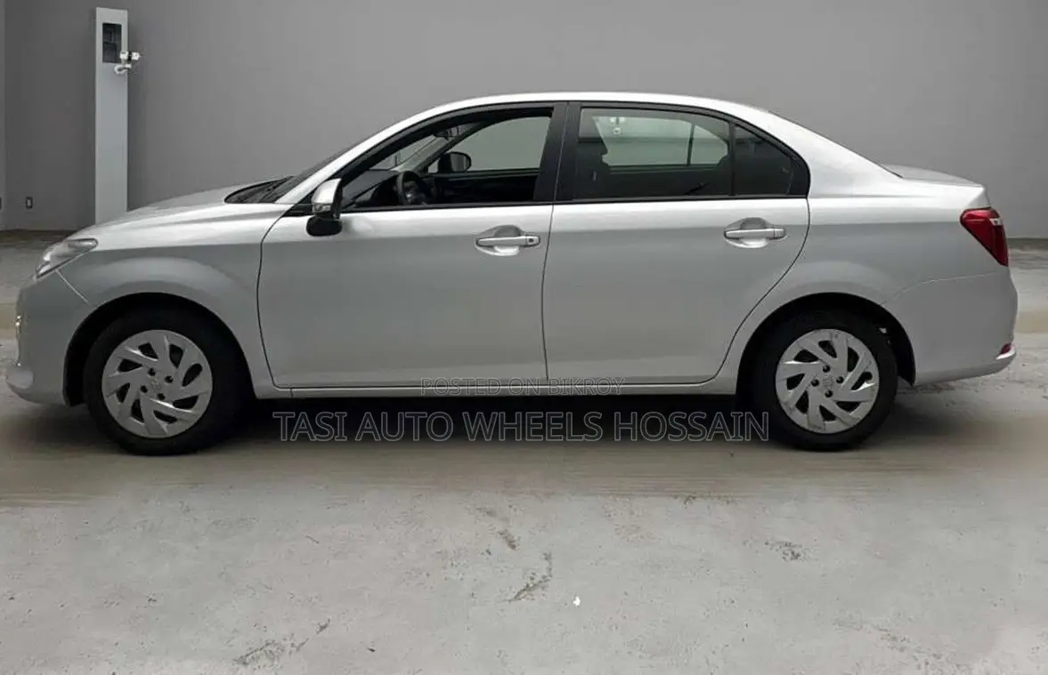 Toyota Axio 2021 Silver