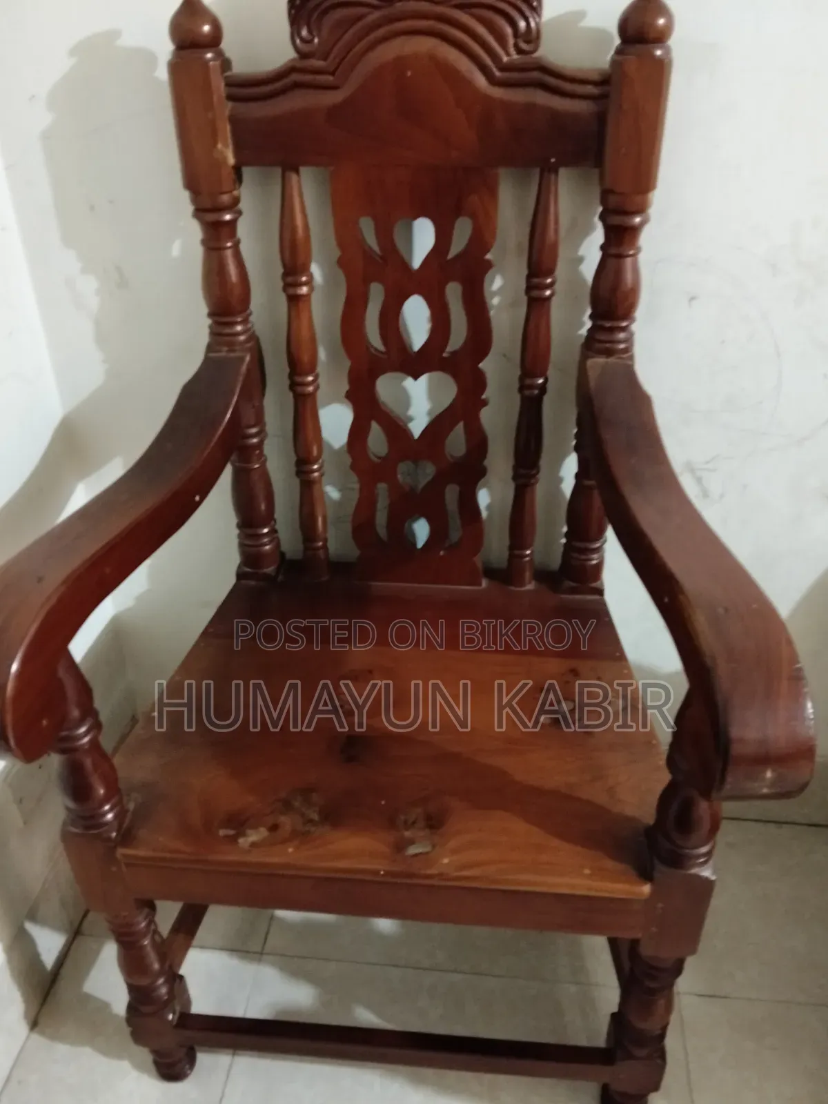 কাঠের চেয়ার