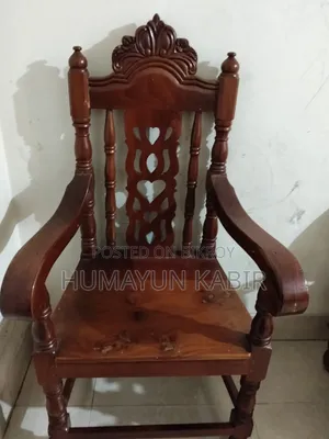 কাঠের চেয়ার