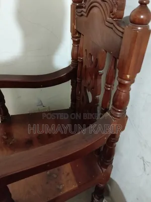 কাঠের চেয়ার