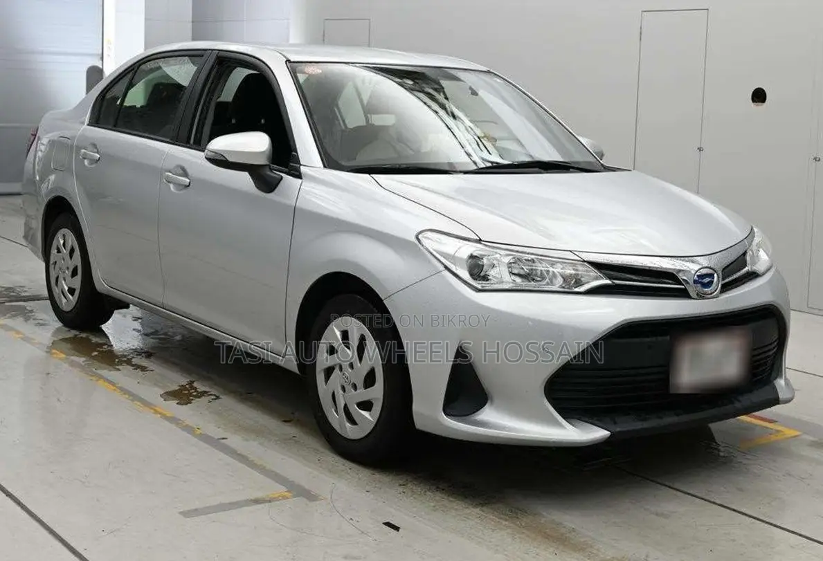 Toyota Axio 2021 Silver