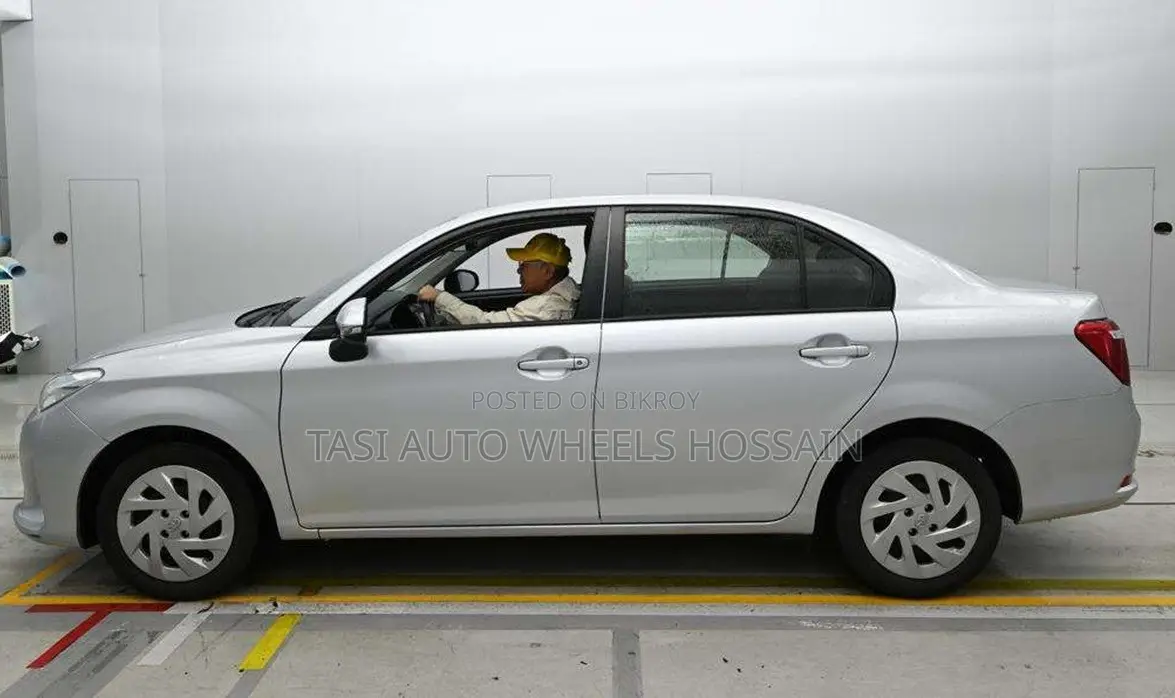 Toyota Axio 2021 Silver