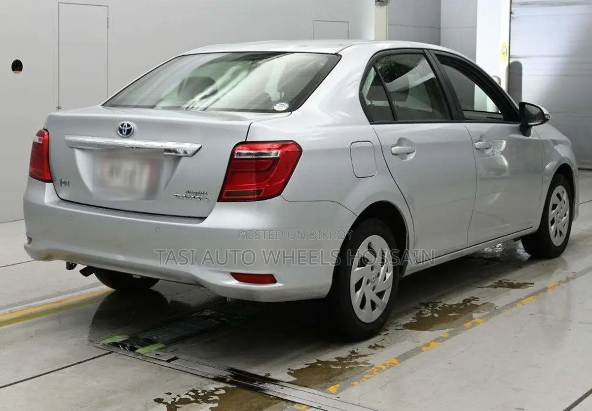 Toyota Axio 2021 Silver
