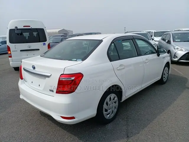 Toyota Axio 2021 White