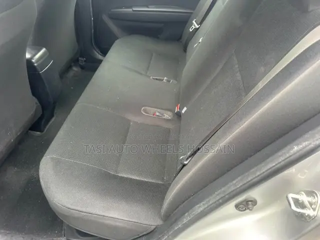 টয়োটা অ্যাক্সিও ২০২১ সিলভার