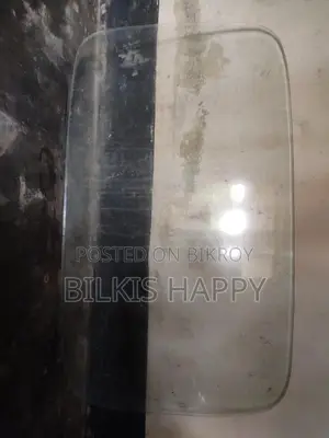 টি টেবিলের গ্লাস