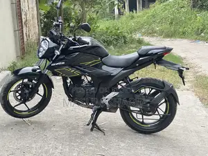 সুজুকি জিক্সার ২০২৪ কালো