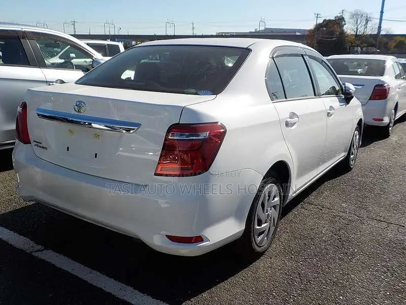 Toyota Axio 2021 সাদা