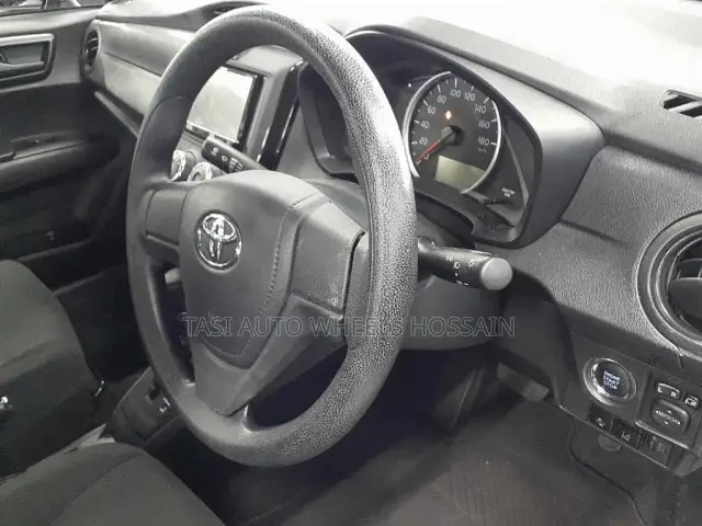 Toyota Axio 2021 সাদা
