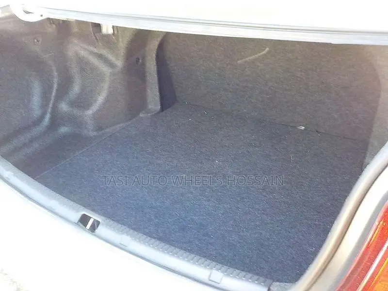 Toyota Axio 2021 সাদা