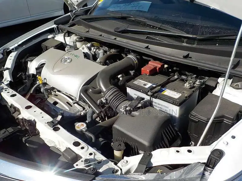 Toyota Axio 2021 সাদা