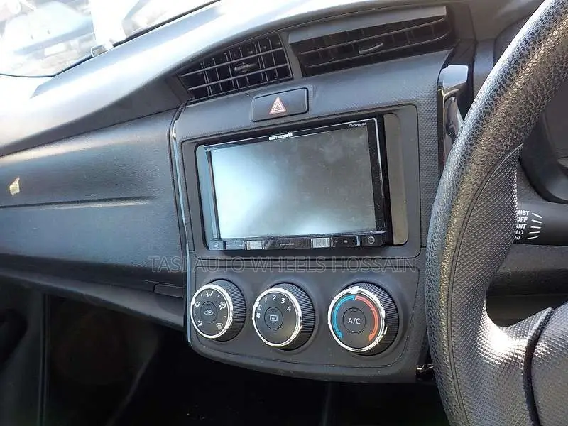 Toyota Axio 2021 সাদা