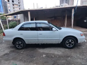 টয়োটা করোল্লা অটোমেটিক ১৯৯৫ হোয়াইট