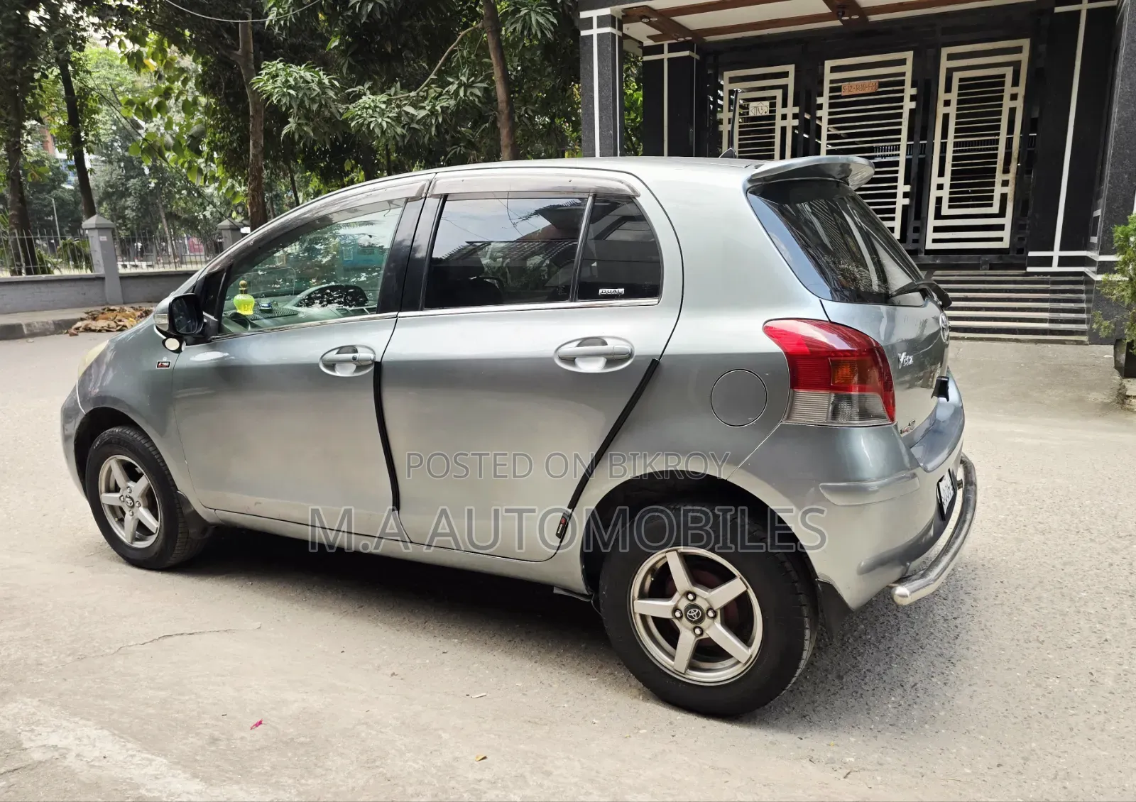Toyota Vitz 2010 Gray