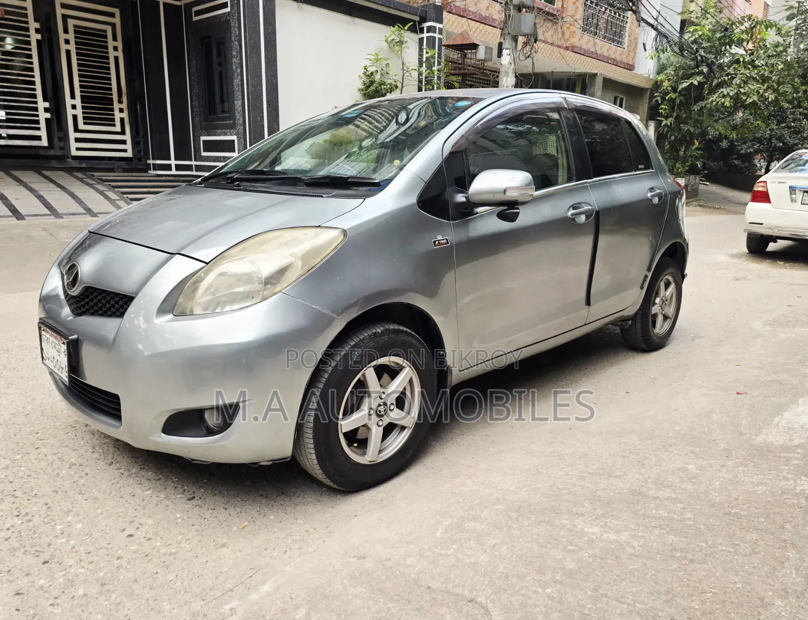 Toyota Vitz 2010 Gray