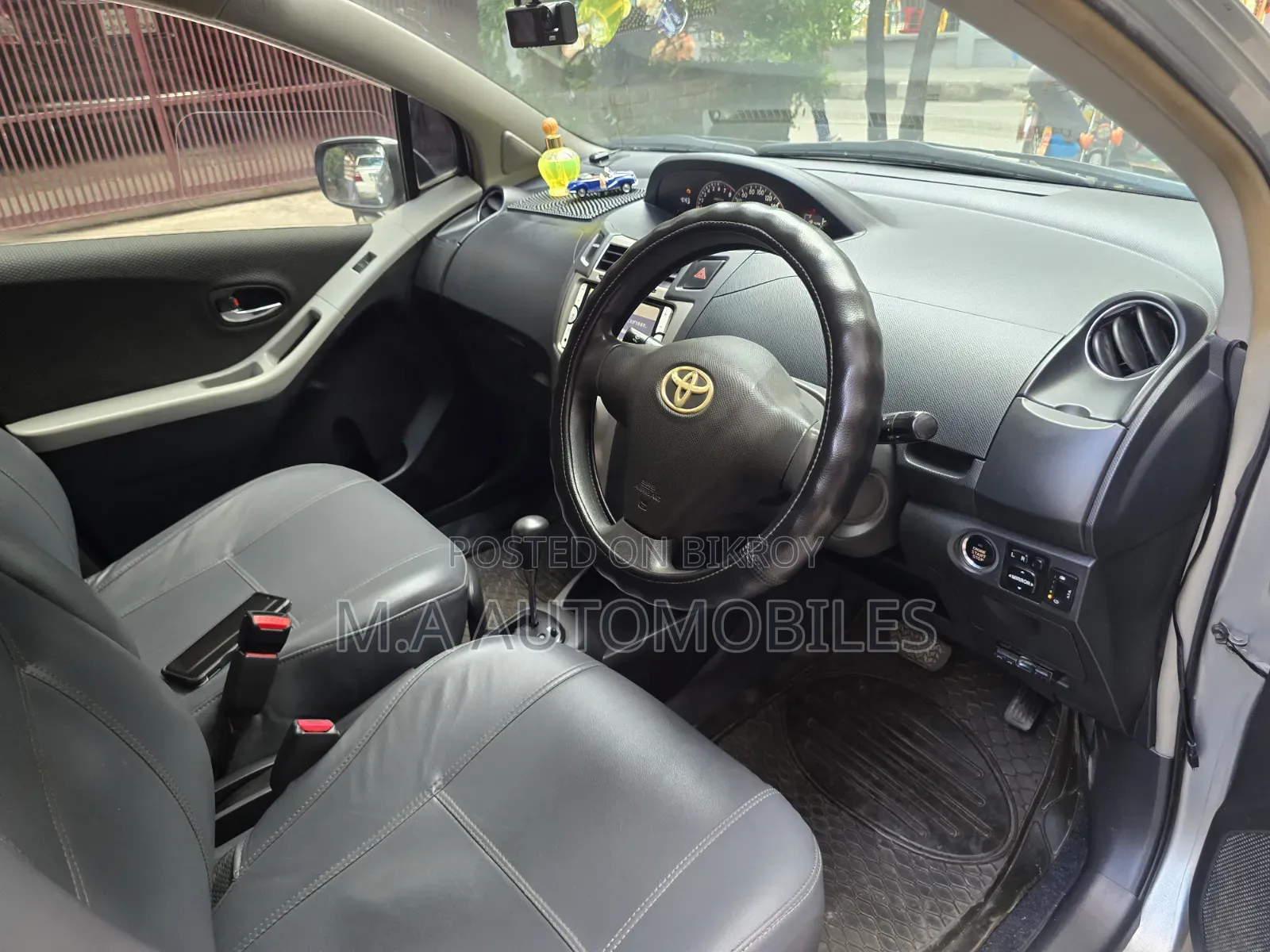 Toyota Vitz 2010 Gray