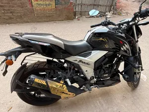 TVS Apache RTR 160 4V 2022 Black