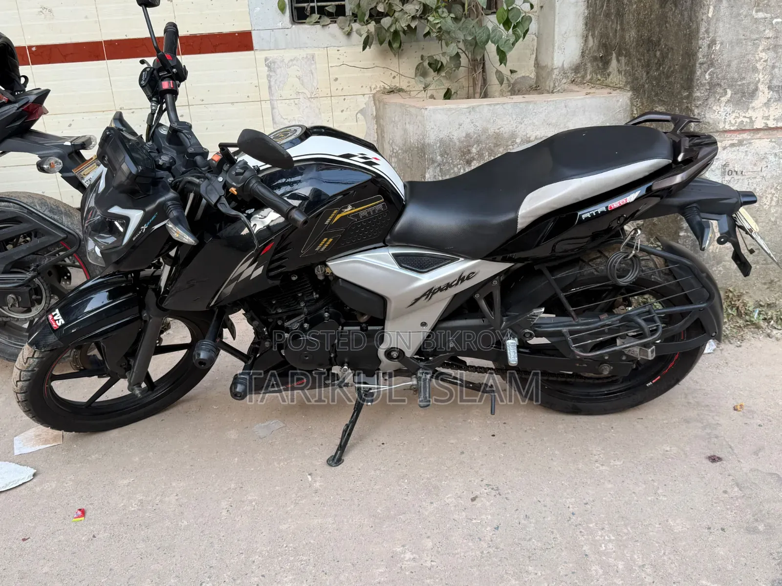 TVS Apache RTR 160 4V 2022 Black
