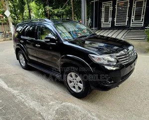 Toyota Fortuner 2013 Black