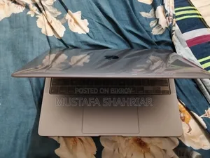 ল্যাপটপ অ্যাপল ম্যাকবুক এয়ার ২০২০ ৮জিবি অ্যাপল এম১ এসএসডি ২৫৬জিবি