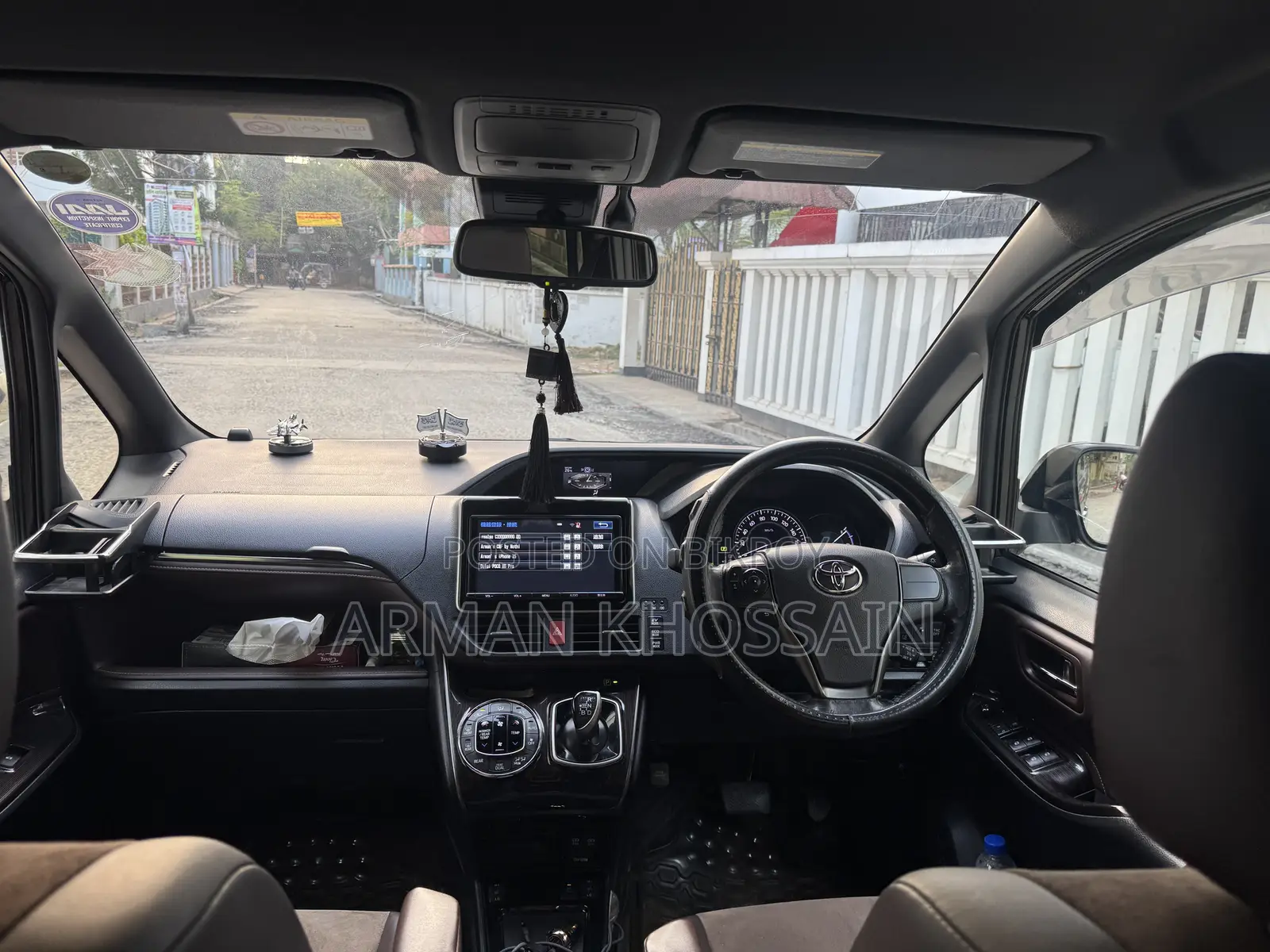 Toyota Esquire 1.8 FWD Hybrid (7 seater) 2017 Black