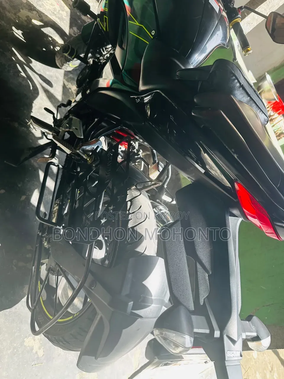 সুজুকি জিক্সার ২০২৩ ব্ল্যাক