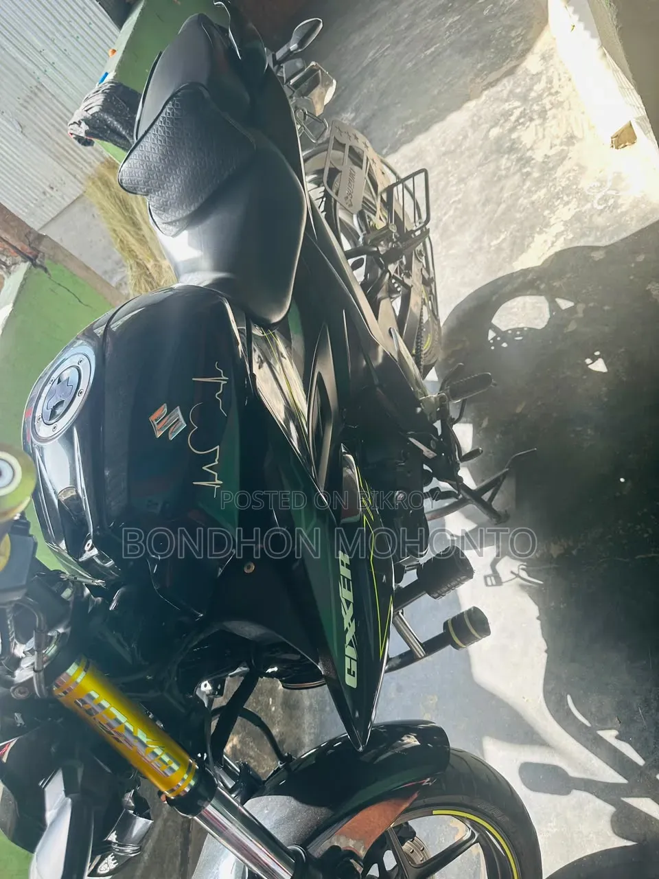 সুজুকি জিক্সার ২০২৩ ব্ল্যাক