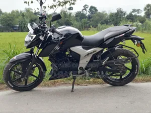 TVS Apache RTR 160 4V ২০২২ কালো