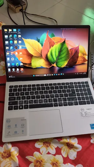 Laptop Dell Inspiron 15 3520 8GB Intel Core i3 SSD 500GB