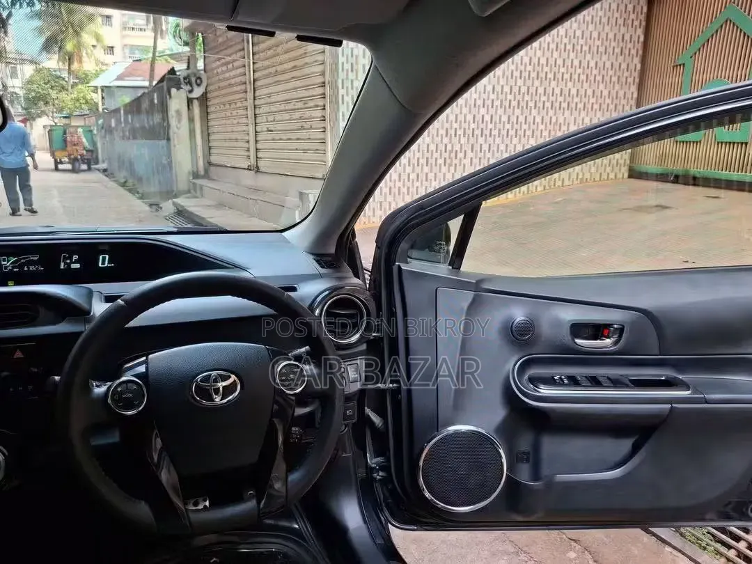 Toyota Aqua 2017 Black