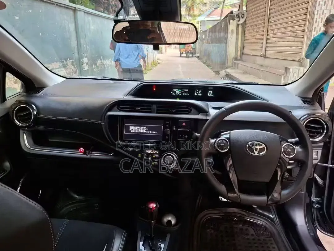 Toyota Aqua 2017 Black
