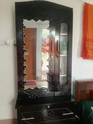 ড্রেসিং টেবিল