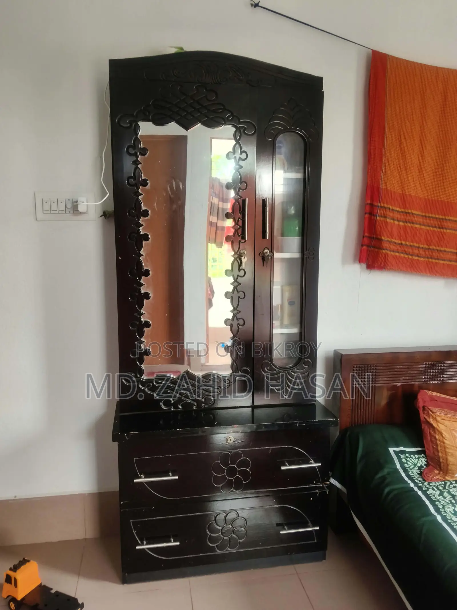 ড্রেসিং টেবিল