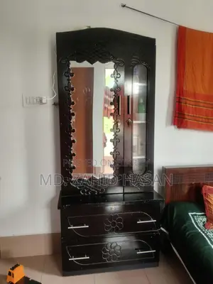 ড্রেসিং টেবিল