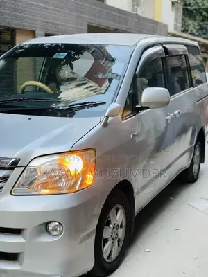 Toyota Noah 2004 Silver
