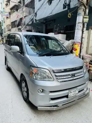 Toyota Noah 2004 Silver