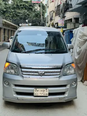 টয়োটা নোয়া ২০০৪ সিলভার