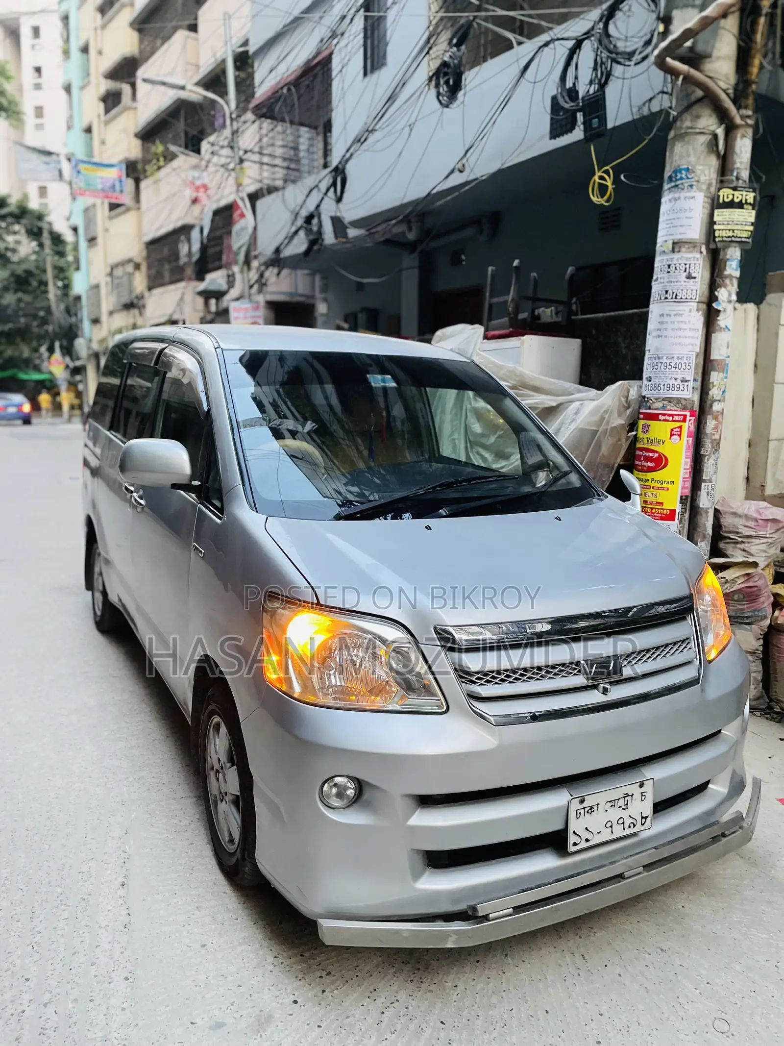 Toyota Noah 2004 Silver