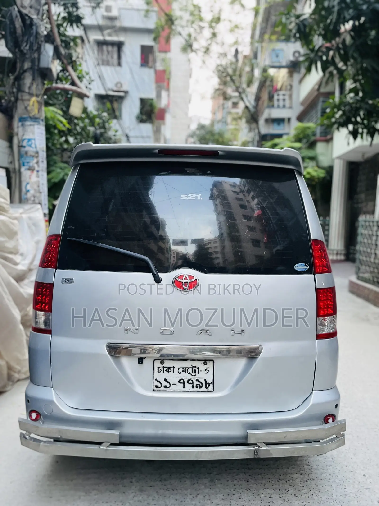 Toyota Noah 2004 Silver