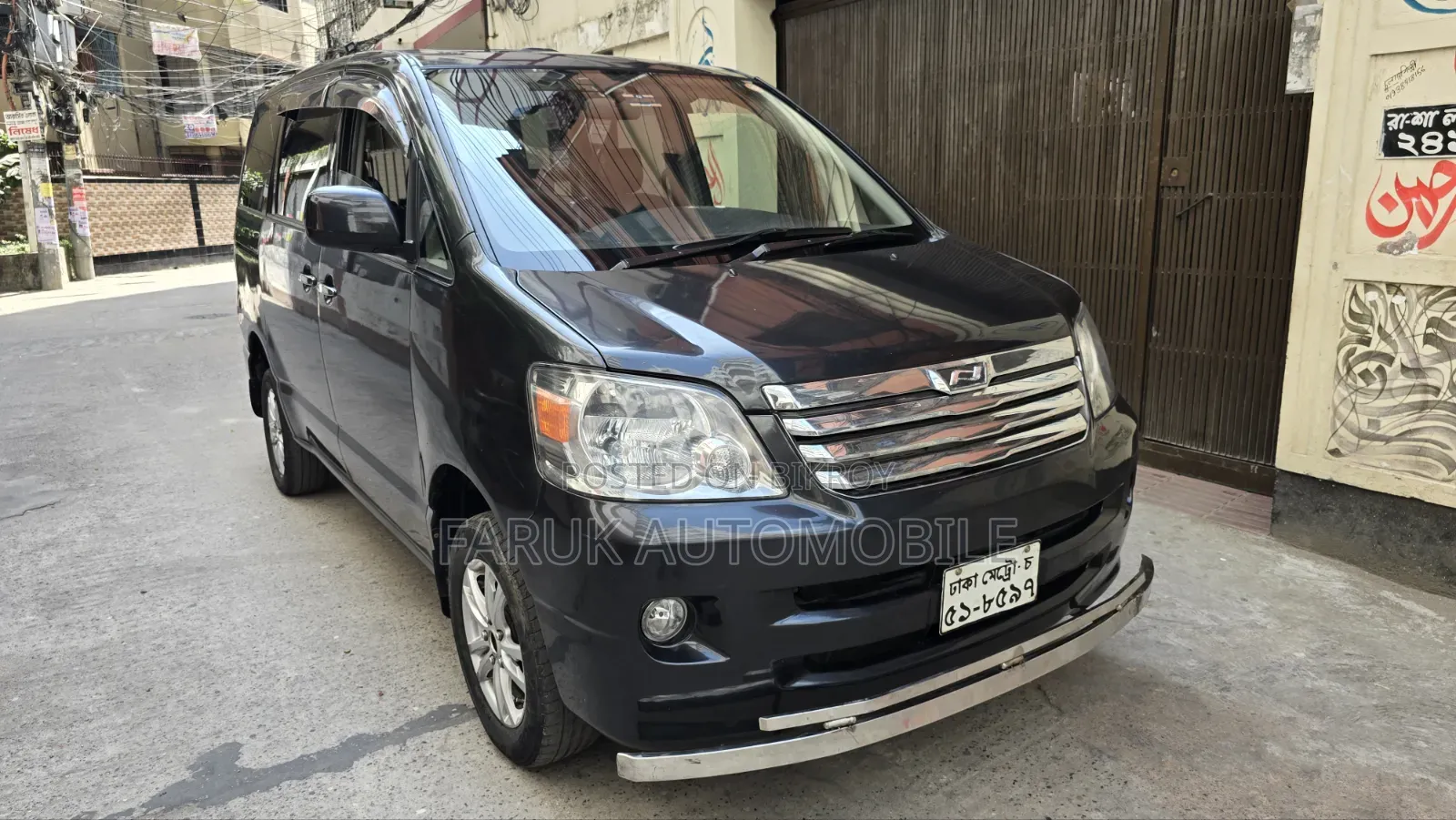 Toyota Noah 2.0 Front Wheel Drive (8 Seater) 2001 Black