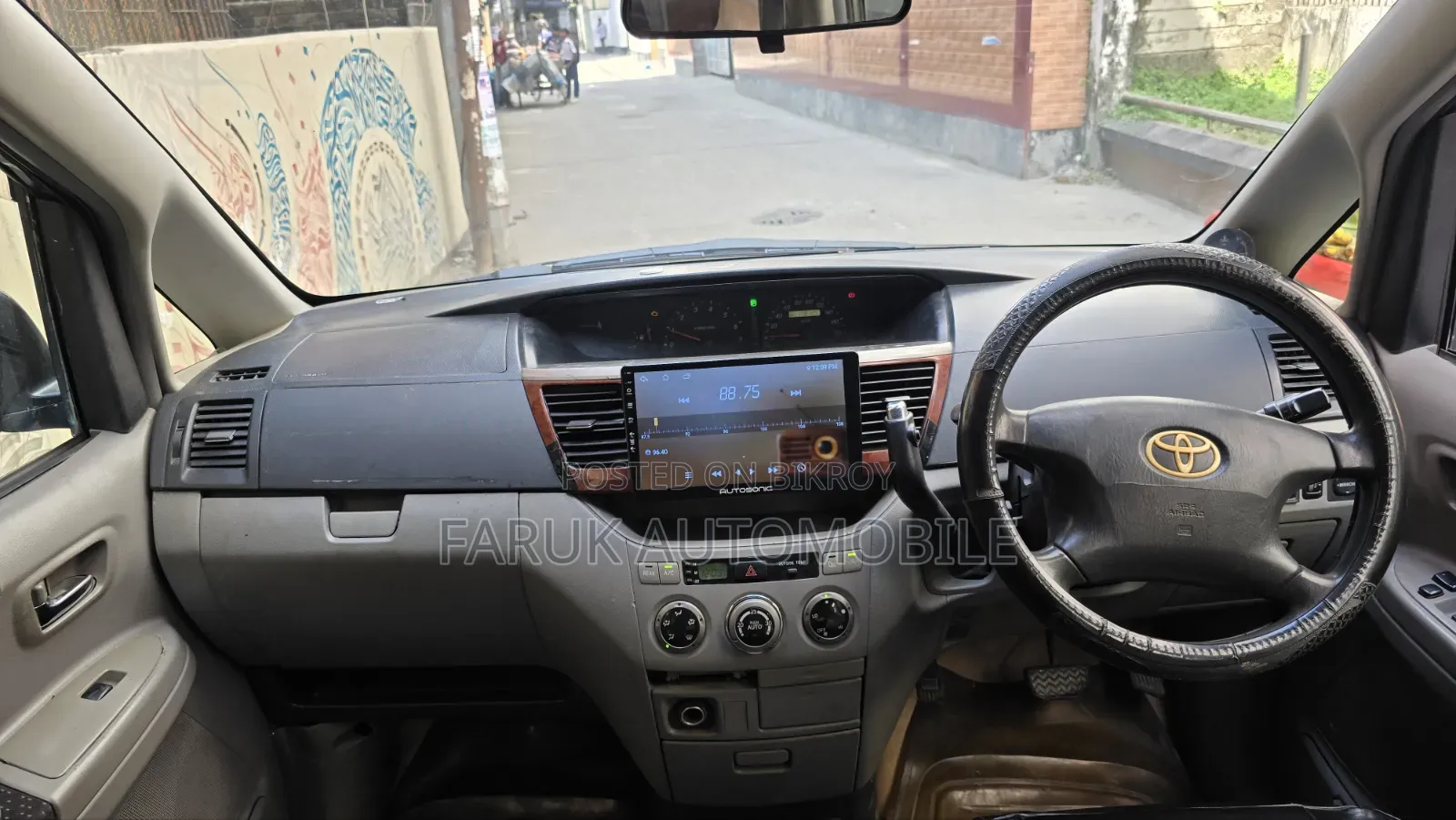 Toyota Noah 2.0 Front Wheel Drive (8 Seater) 2001 Black