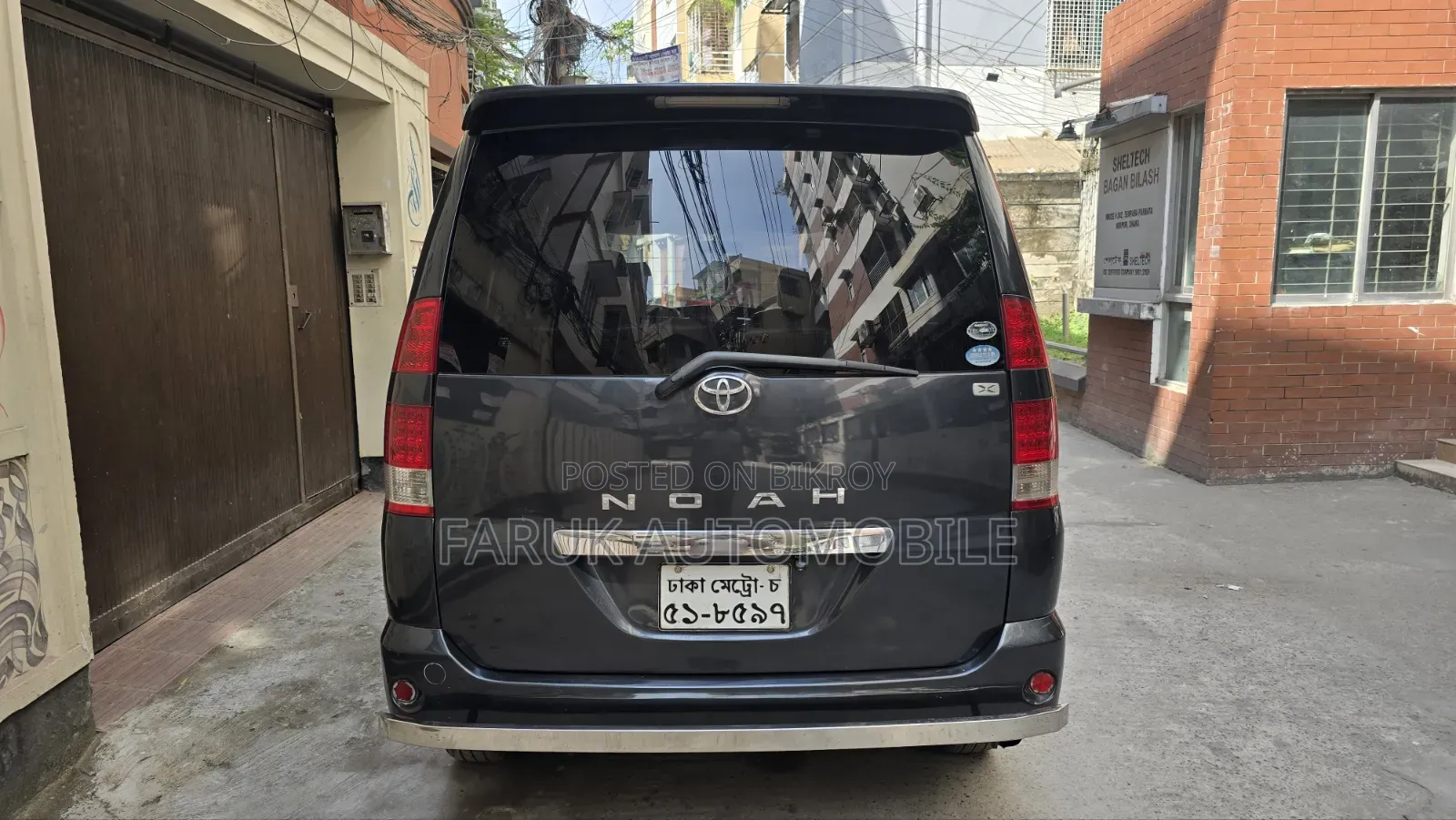 Toyota Noah 2.0 Front Wheel Drive (8 Seater) 2001 Black