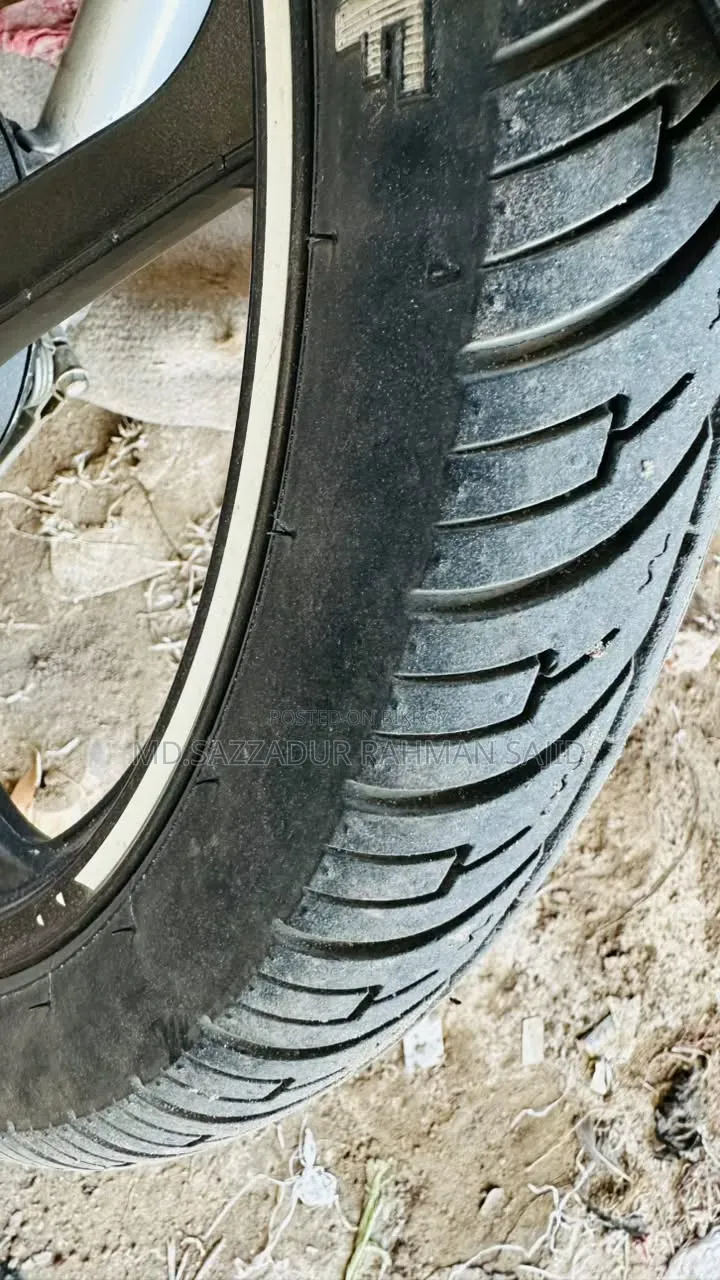 হিরো এইচএফ ডিলাক্স ২০২২ কালো