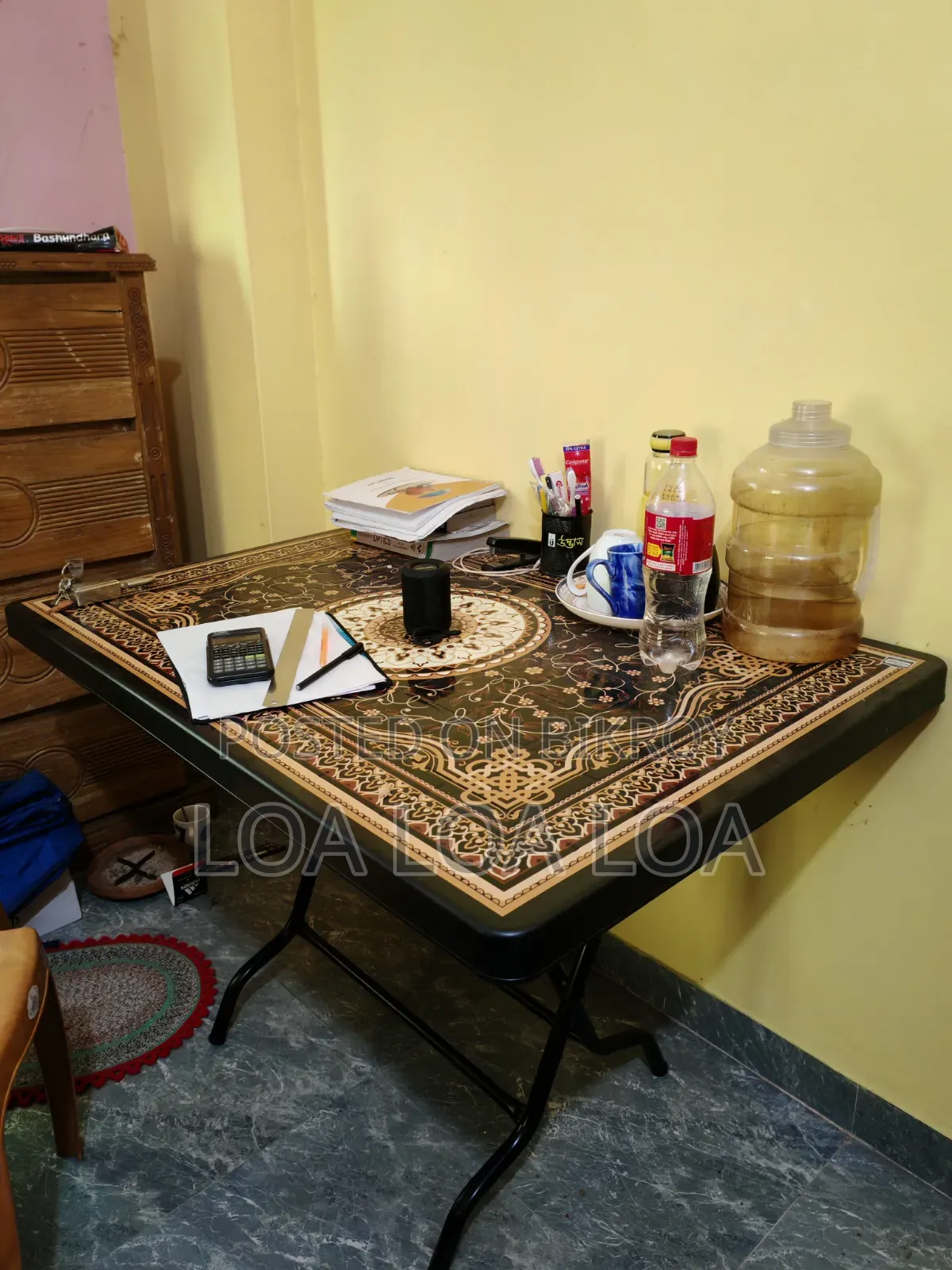 ফোল্ডিং টেবিল