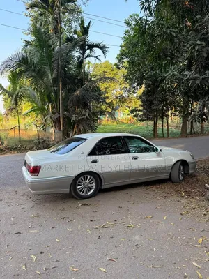 টয়োটা ক্রাউন ২০০২ পার্ল