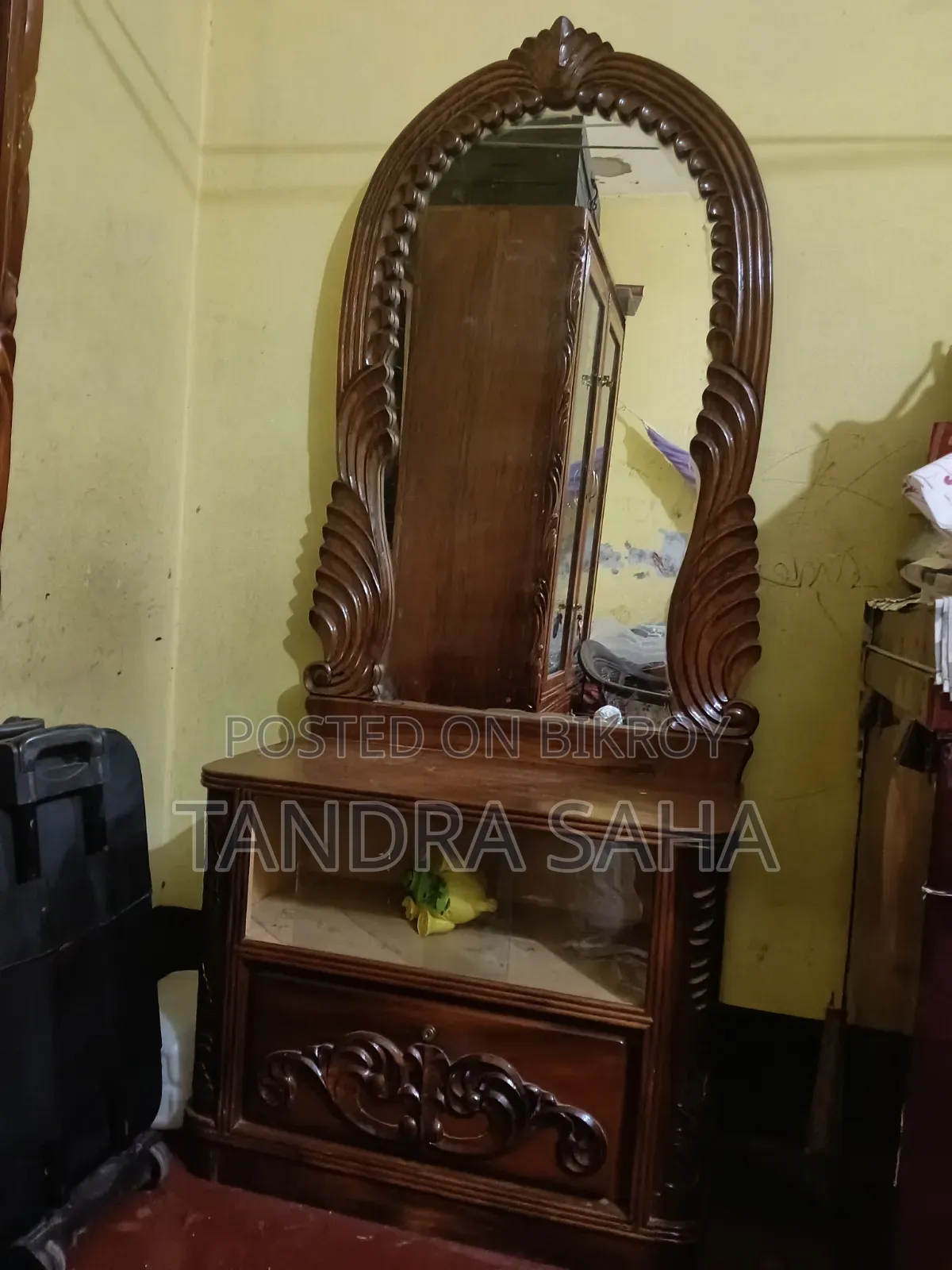 Rain tree wooden dressing table