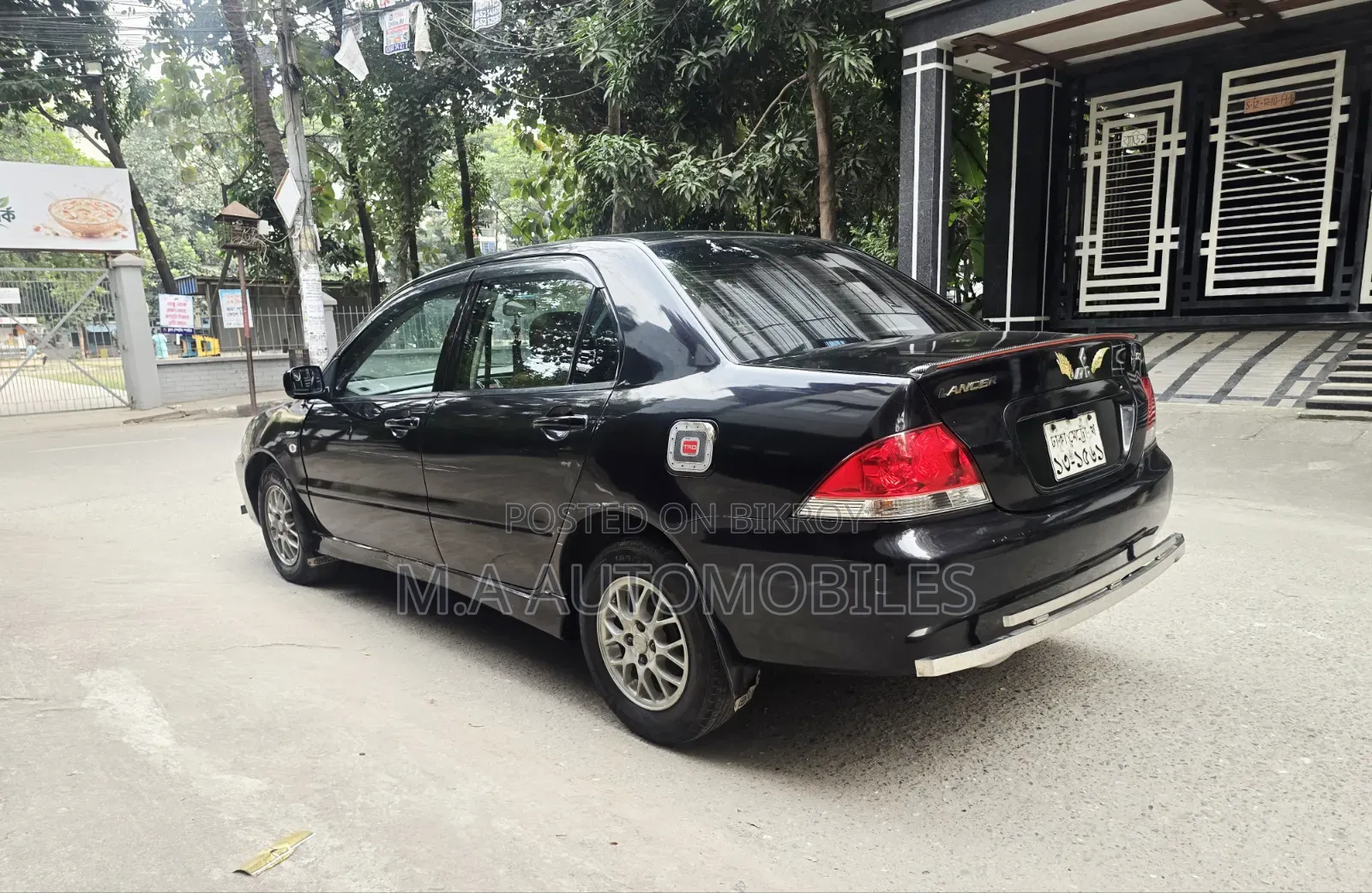 মিতসুবিশি ল্যান্সার ২০১১ কালো