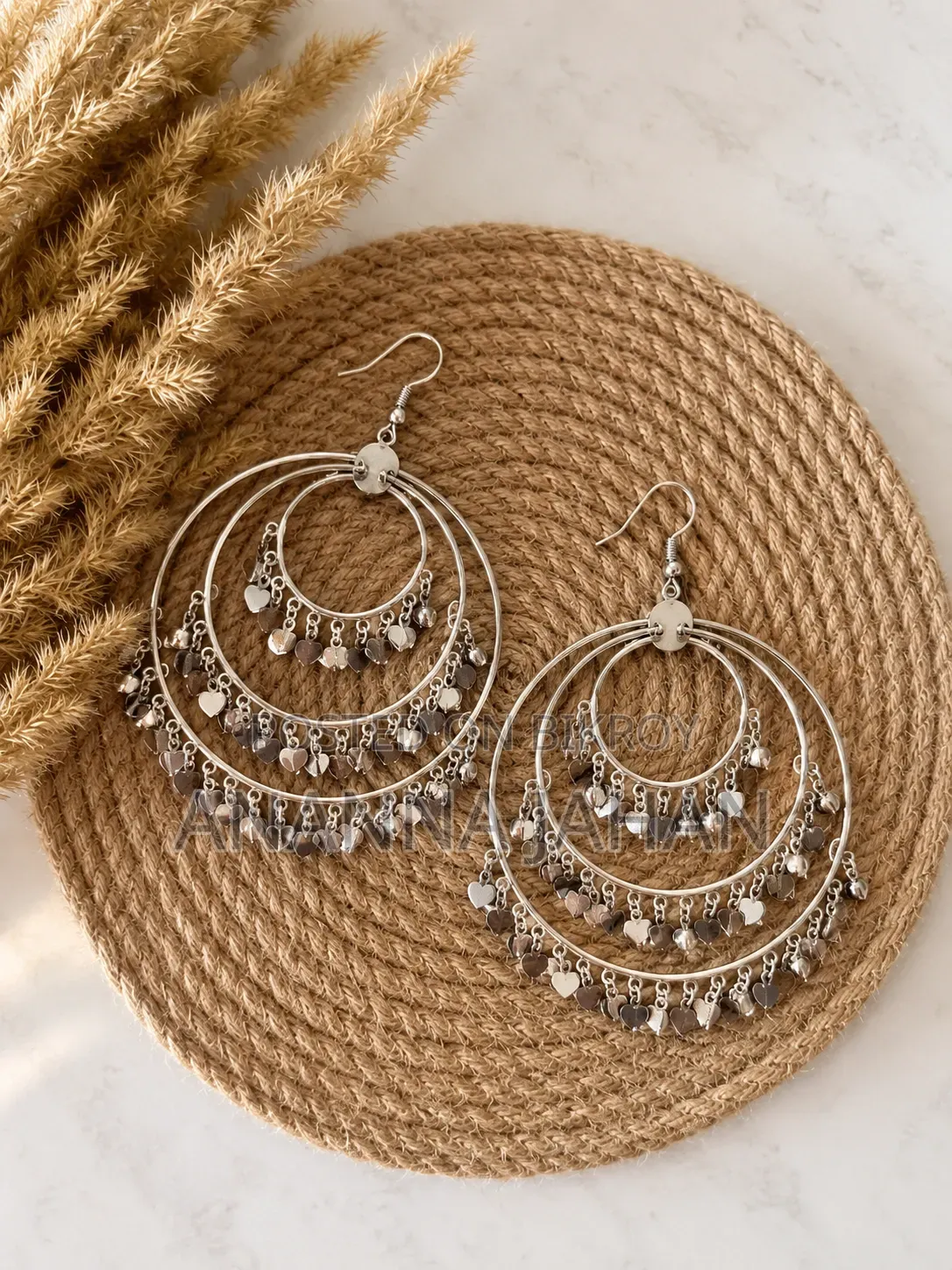 This Is a Beautiful Earings. It Is Not Heavy.